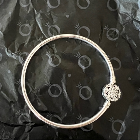 Pandora Moments Sparkling Snowflake Clasp Bangle Bracelet Sterling Silver - Picture 3 of 3